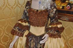 Costume