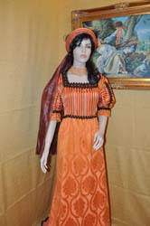 Medieval Woman's Clothing (9)