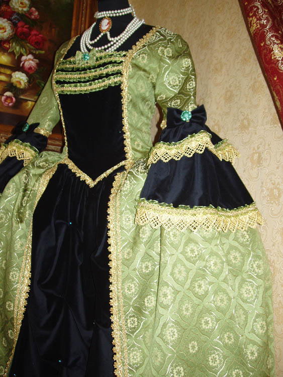 Costume
