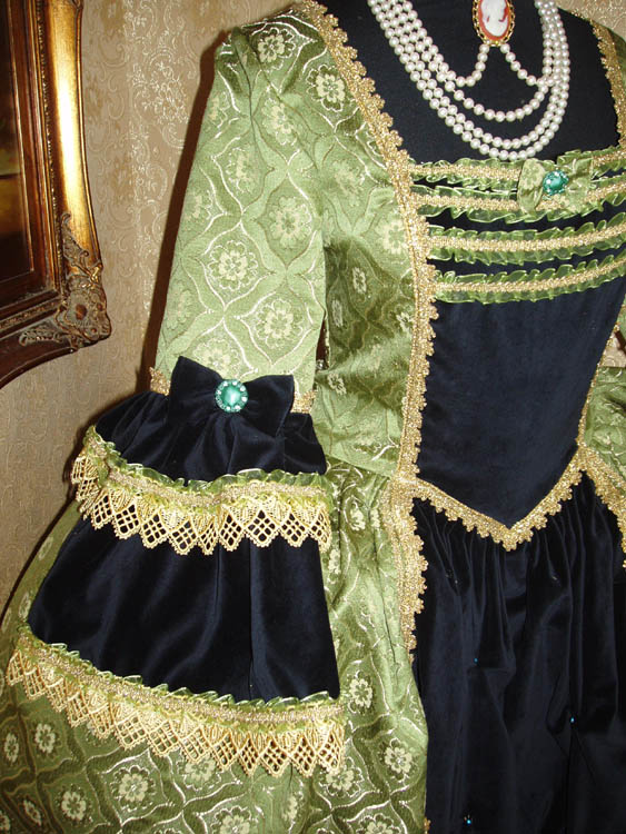 Costume