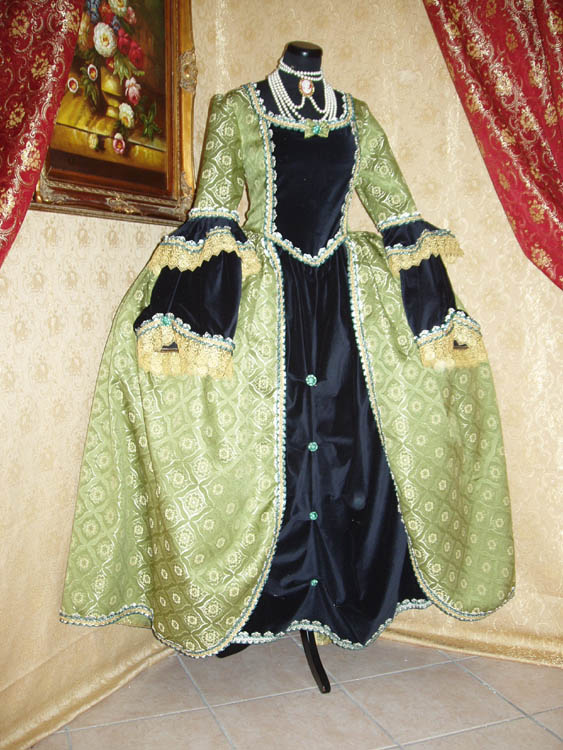 Costume