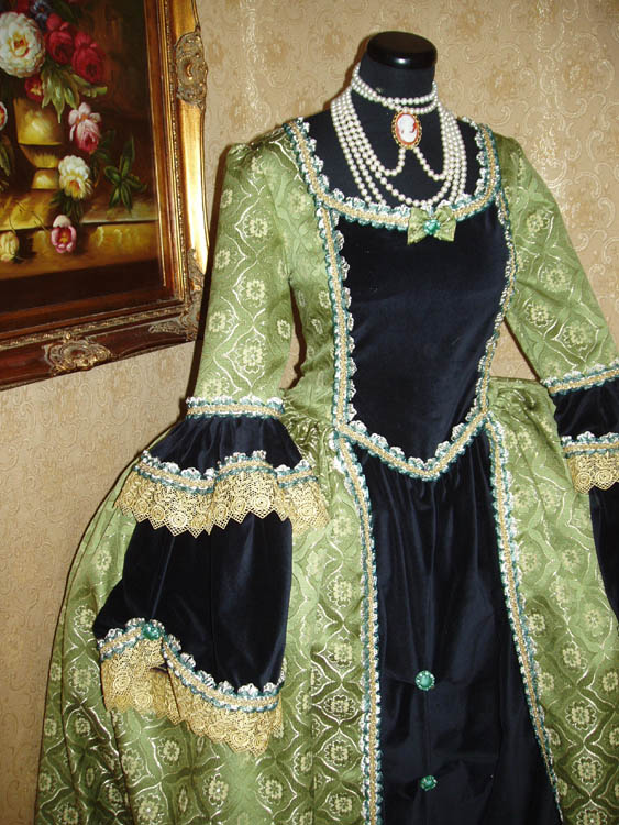 Costume