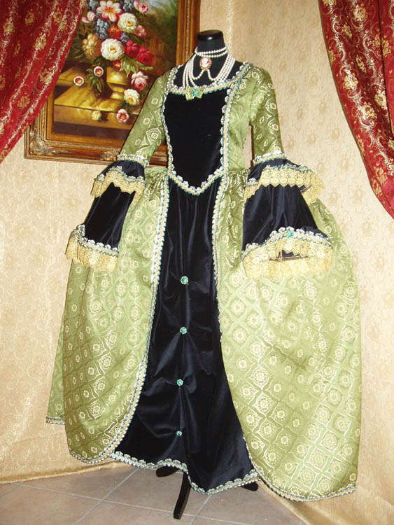 Costume