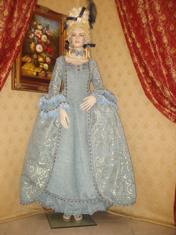 Costume