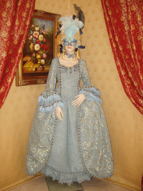 Costume