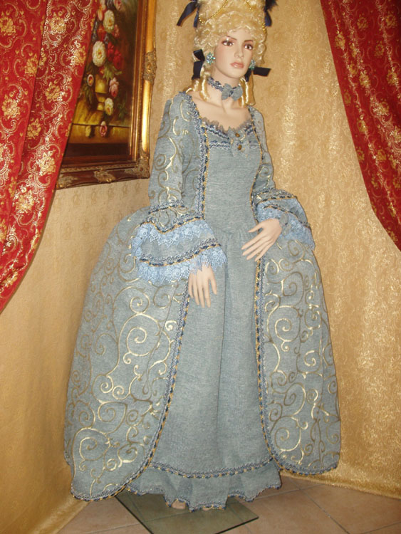 Costume