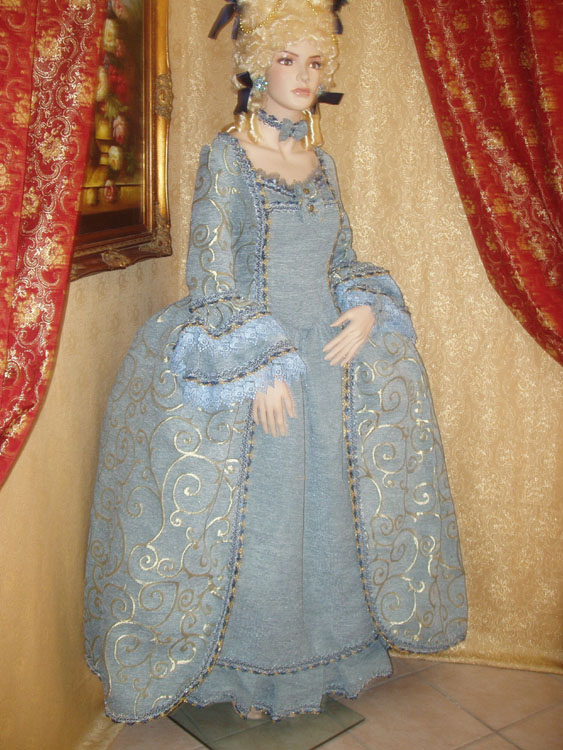 Costume