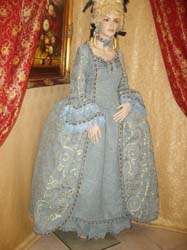 Costume