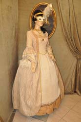 Costume-Storico-Donna-1700