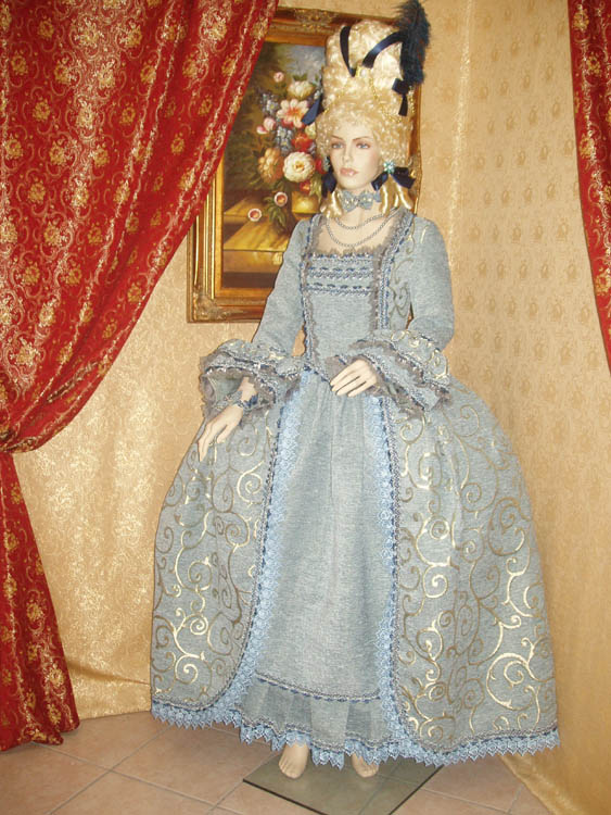Costume