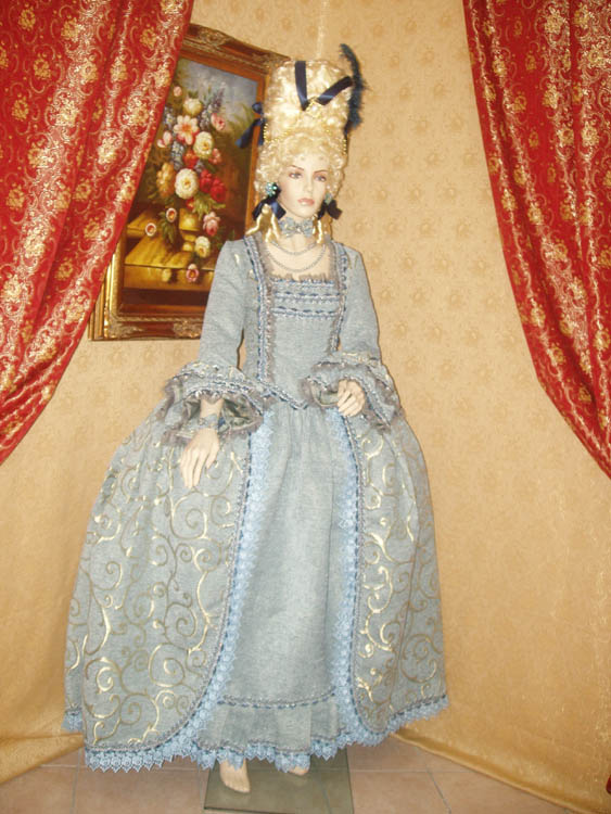 Costume