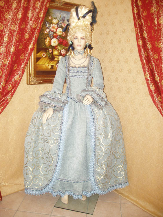 Costume