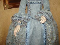 Costume
