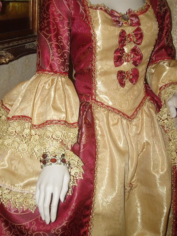Costume