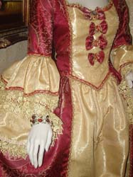 Costume