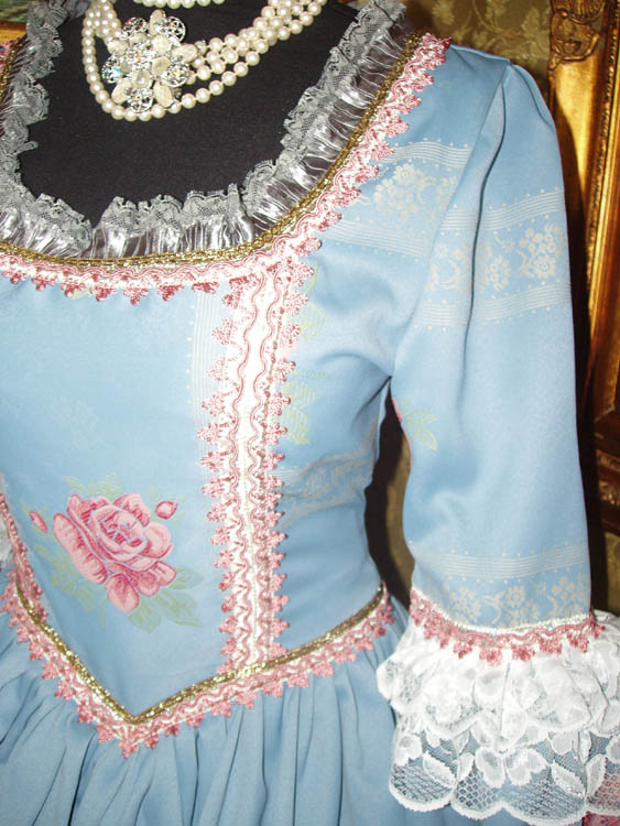 Costume