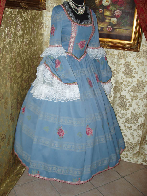 Costume