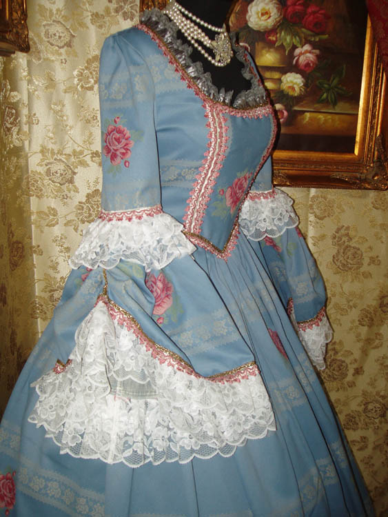 Costume
