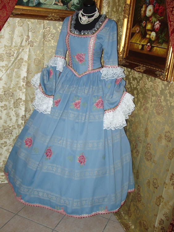 Costume