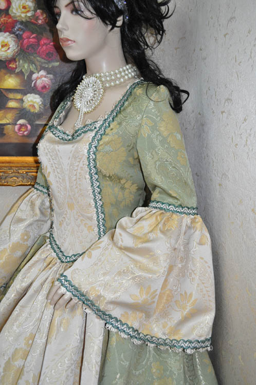 Costume