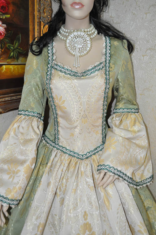 Costume