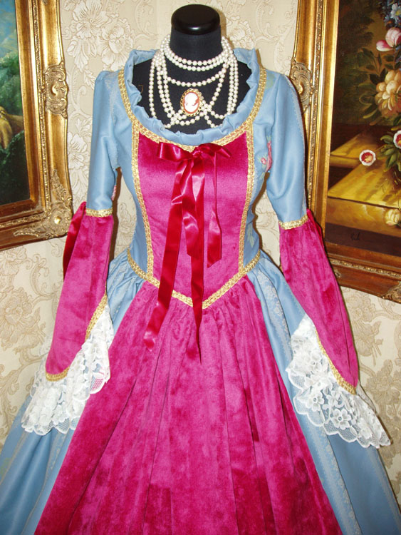Costume