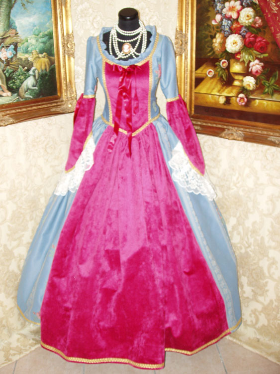 Costume