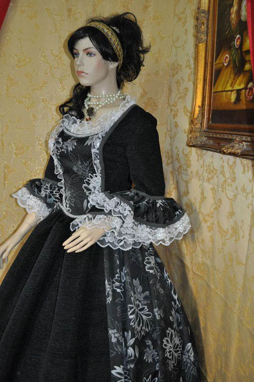 Costume