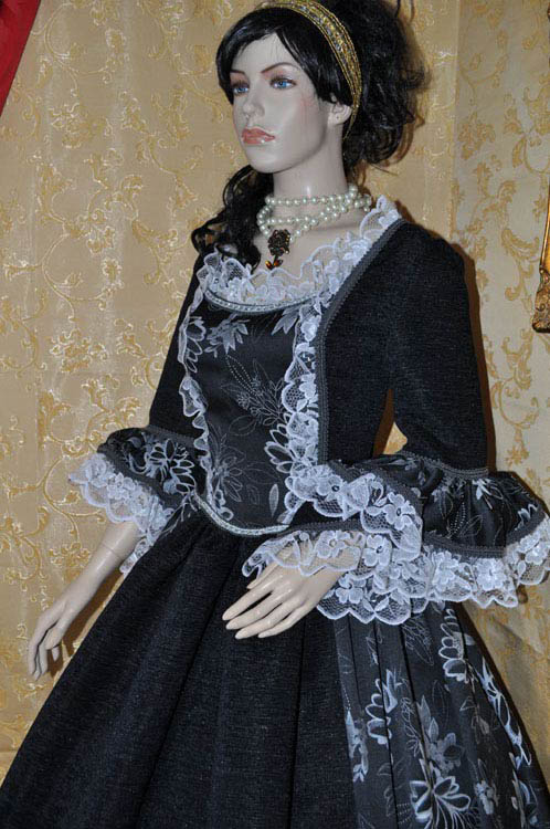 Costume