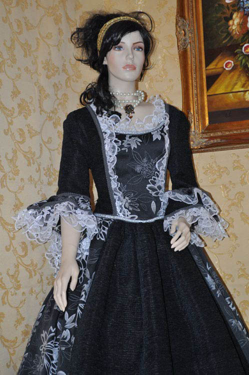Costume