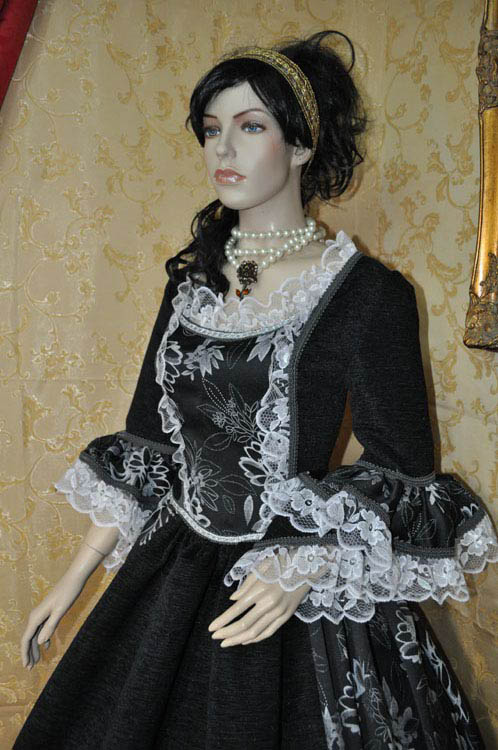 Costume