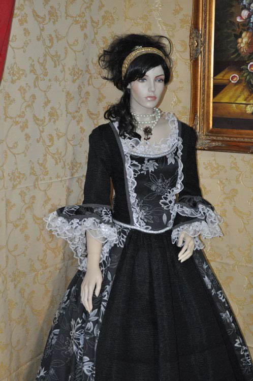 Costume