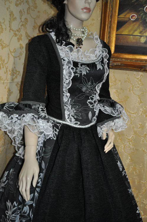 Costume