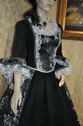 Costume