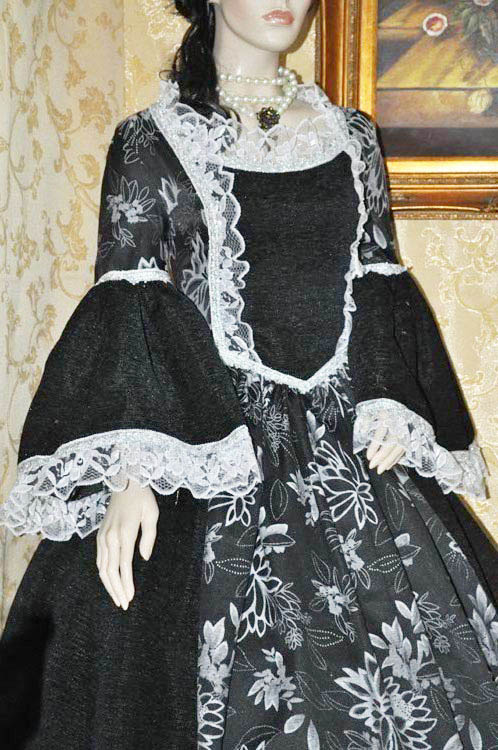 Costume