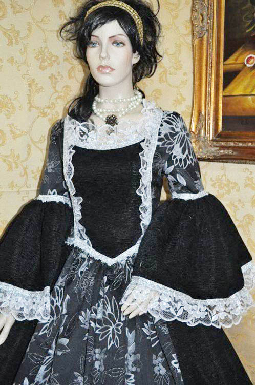 Costume