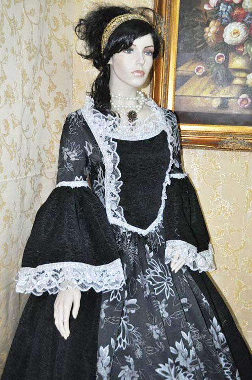 Costume