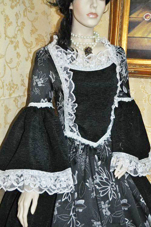 Costume