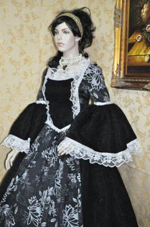 Costume