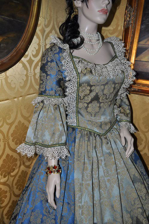 Costume