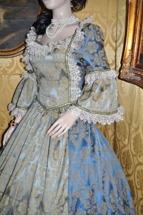Costume