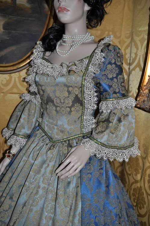 Costume