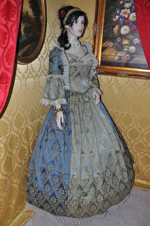 Costume