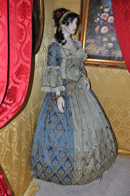 Costume