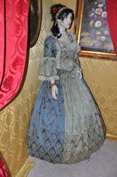 Costume
