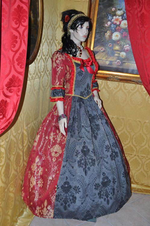 Costume