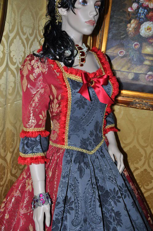 Costume