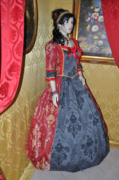 Costume