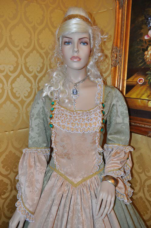 Costume