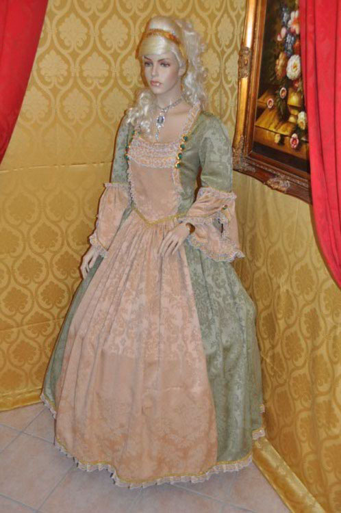 Costume